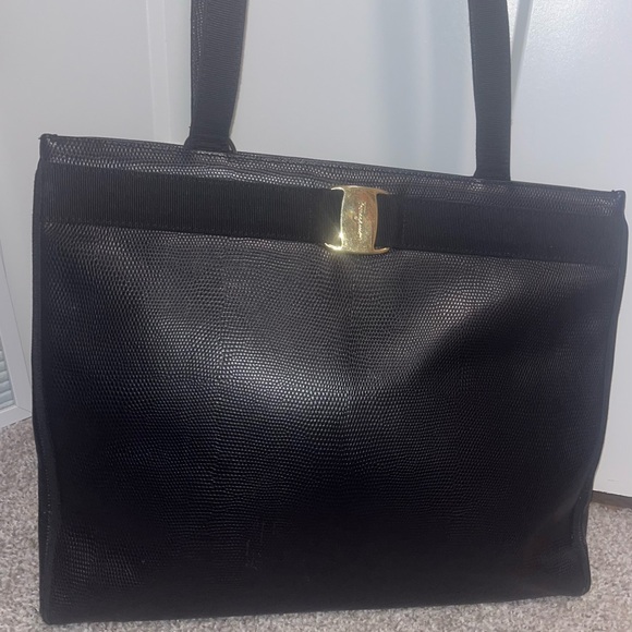 Salvatore Ferragamo Vala Shoulder Bag - Picture 3 of 12